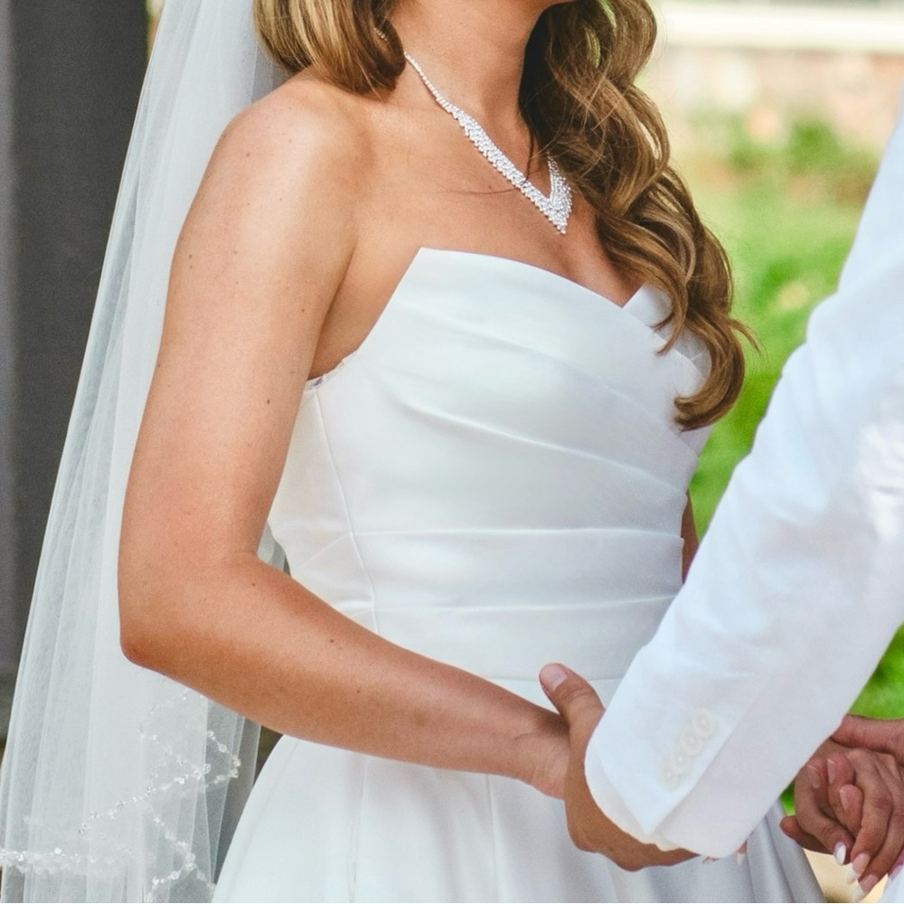 OLEG CASSINI

Draped Satin Sculpted Neckline Ball Gown
STYLE# CWG1027